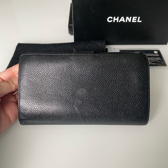 SOLD❌ Chanel Vintage Bi-Fold Wallet in Caviar - Picture 3 of 11
